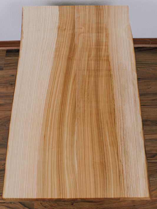 Couchtisch - Esche mit Baumkante