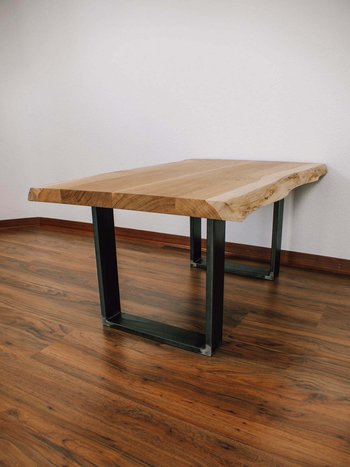 Couchtisch - Eiche mit Baumkante