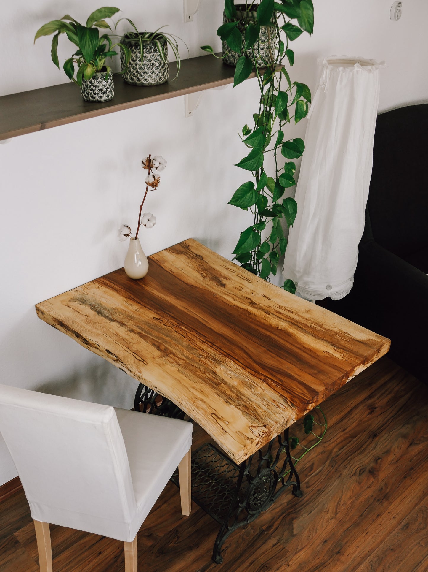 Kleiner Tisch - Buche mit Singergestell