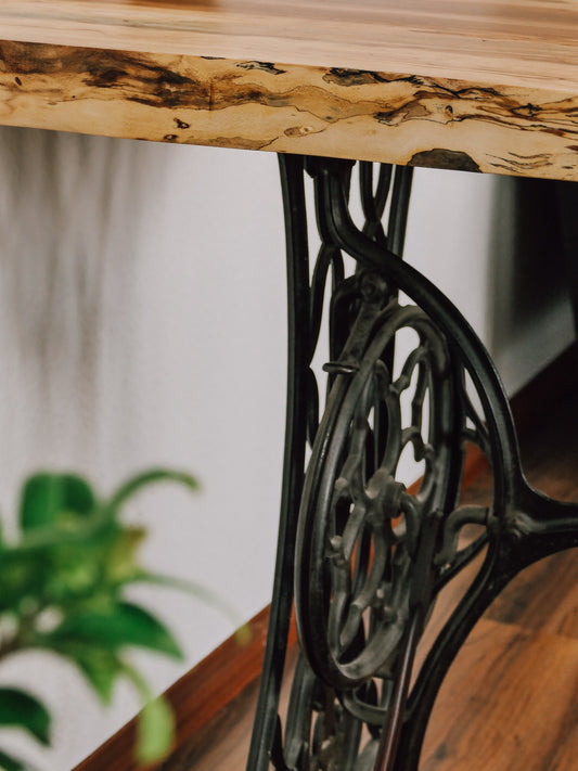 Kleiner Tisch - Buche mit Singergestell