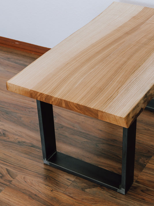 Couchtisch - Esche mit Baumkante