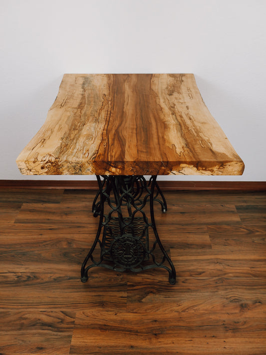 Kleiner Tisch - Buche mit Singergestell